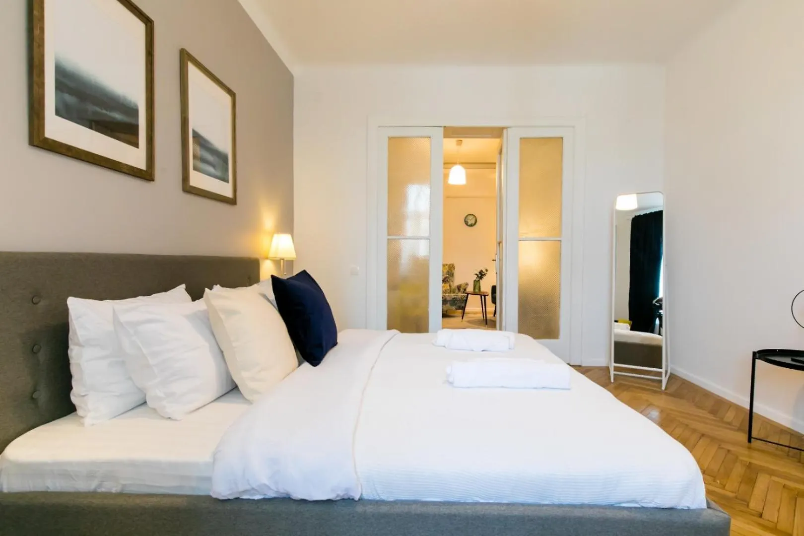 Heart Of The City - Cozy Apartments In Prime Location Bucharest Romania