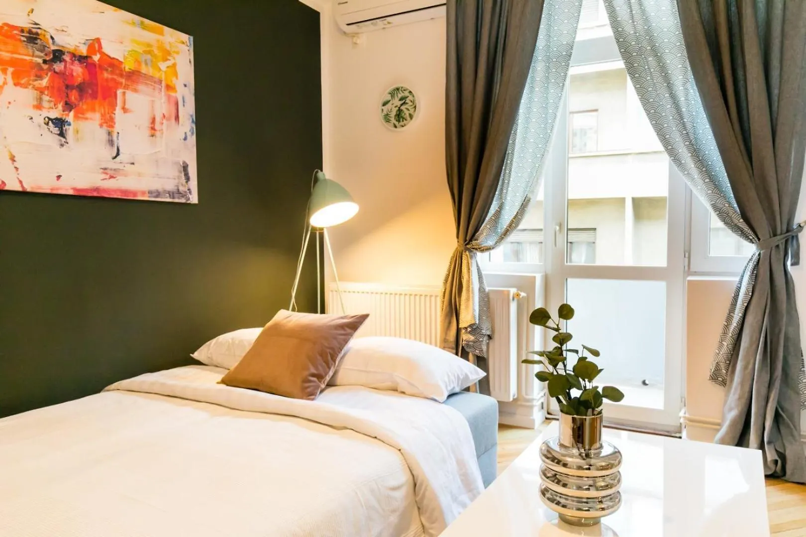 Heart Of The City - Cozy Apartments In Prime Location Bucharest Romania