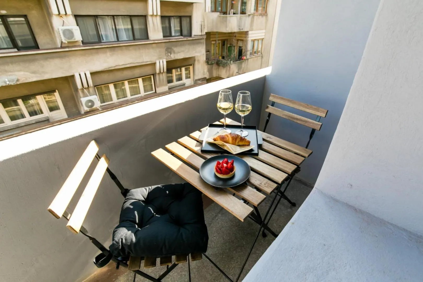 Heart Of The City - Cozy Apartments In Prime Location Bucharest Romania